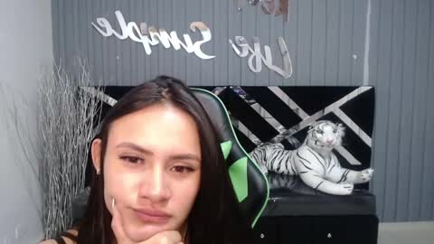 Snapshot of allisson_a chatting on 01.25.25 Allisson online show from 01.25.25