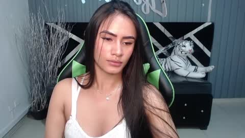 Snapshot of allisson_a chatting on 01.28.25 Allisson online show from 01.28.25