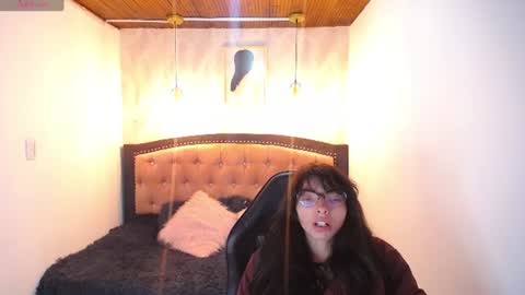 Snapshot of alllyson_ chatting on 06.17.26 alison online show from 06.17.26