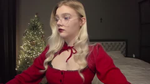 Snapshot of allotropp chatting on 01.05.25 ALOTROPP NOT BABY online show from 01.05.25