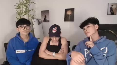 Snapshot of alluring_alpha chatting on 05.11.26 kim and josh online show from 05.11.26