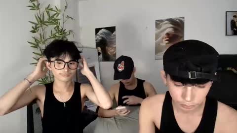 Snapshot of alluring_alpha chatting on 05.26.26 kim and josh online show from 05.26.26