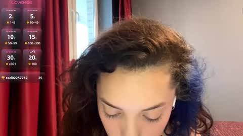 Snapshot of alluring_vibes_69 chatting on 12.16.25 Esme online show from 12.16.25