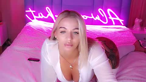 AlwaysHot online show from 11.13.25