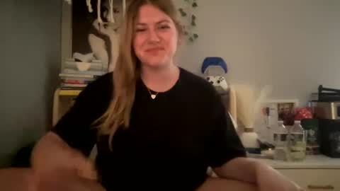 Snapshot of allyanalangel chatting on 01.09.25 allyanalangel online show from 01.09.25