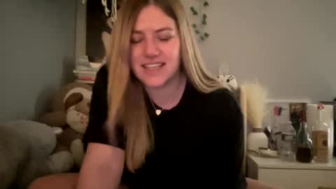 Snapshot of allyanalangel chatting on 01.16.25 allyanalangel online show from 01.16.25