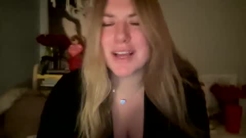 Snapshot of allyanalangel chatting on 02.18.25 allyanalangel online show from 02.18.25