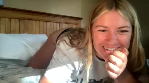 Snapshot of allyanalangel chatting on 09.27.25 allyanalangel online show from 09.27.25