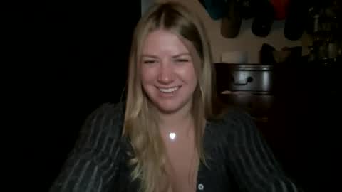 Snapshot of allyanalangel chatting on 10.17.25 allyanalangel online show from 10.17.25
