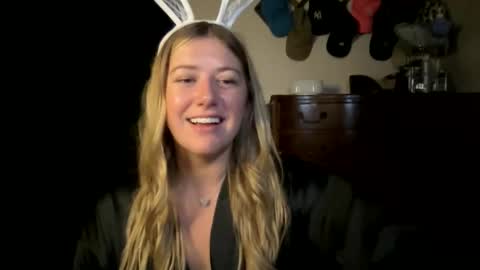 Snapshot of allyanalangel chatting on 10.25.25 allyanalangel online show from 10.25.25