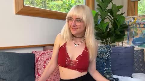 Snapshot of allyelliot chatting on 10.13.25 Ally Elliot online show from 10.13.25