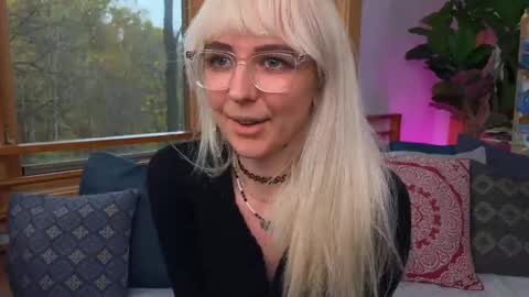 Snapshot of allyelliot chatting on 10.28.25 Ally Elliot online show from 10.28.25