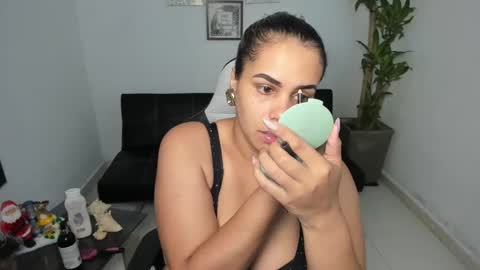 Snapshot of allyssann_smith chatting on 12.22.24 allyssann online show from 12.22.24