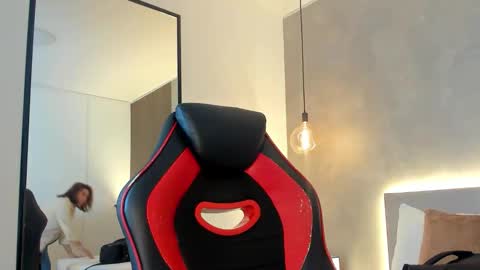 ALMA FENIX  online show from 10.27.25