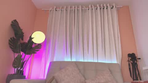 Alma Castillo online show from 12.21.25