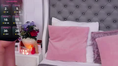 Snapshot of almanoble chatting on 12.01.25 Alma online show from 12.01.25