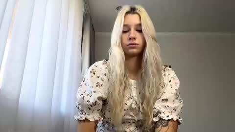 Snapshot of almetazorc chatting on 09.15.25 Arina online show from 09.15.25