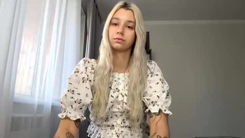 Snapshot of almetazorc chatting on 09.24.25 Arina online show from 09.24.25