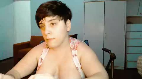 Snapshot of almondonwheels chatting on 01.21.25 Almond online show from 01.21.25