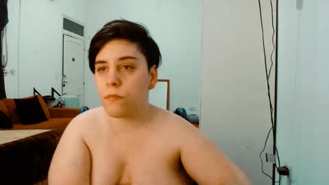 Snapshot of almondonwheels chatting on 10.02.25 Almond online show from 10.02.25