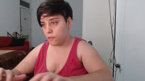 Snapshot of almondonwheels chatting on 10.14.25 Almond online show from 10.14.25