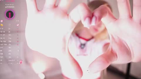 Snapshot of alodiaacomb chatting on 06.14.26 Lia online show from 06.14.26