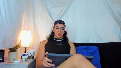 Hazel Bowie online show from 02.18.25