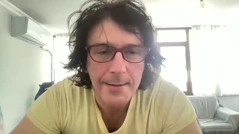 Snapshot of alphandre chatting on 02.04.25 AlphAndre online show from 02.04.25