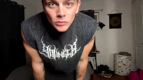 Snapshot of alphavibesxxx chatting on 11.04.25 AlphaVibesXXX - Master Levi  Mistress Kat online show from 11.04.25