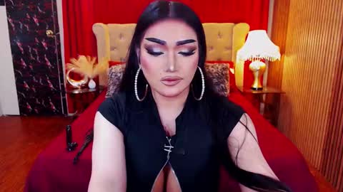 Snapshot of alurajhenson chatting on 10.29.25 Alura Jhenson online show from 10.29.25