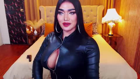 Snapshot of alurajhenson chatting on 11.11.25 Alura Jhenson online show from 11.11.25