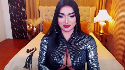 Snapshot of alurajhenson chatting on 11.13.25 Alura Jhenson online show from 11.13.25