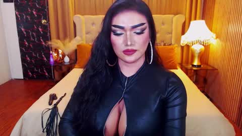 Snapshot of alurajhenson chatting on 11.16.25 Alura Jhenson online show from 11.16.25