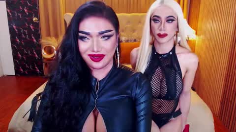 Snapshot of alurajhenson chatting on 11.29.25 Alura Jhenson online show from 11.29.25