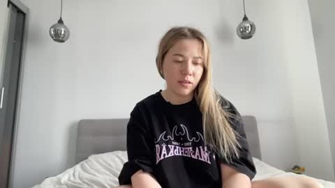 Snapshot of alyrasun chatting on 06.27.26 Al online show from 06.27.26