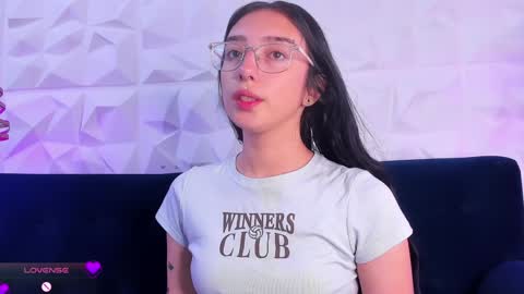 Snapshot of alys_molly chatting on 01.31.25 sopie online show from 01.31.25