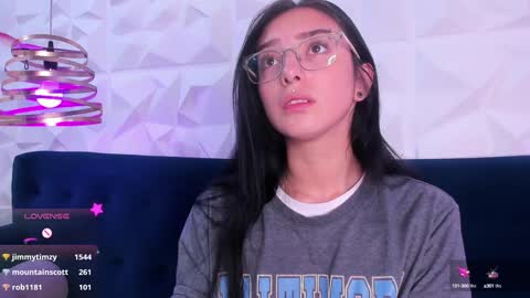 Snapshot of alys_molly chatting on 02.03.25 sopie online show from 02.03.25