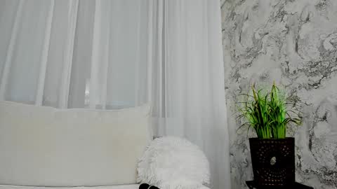 alysamillan online show from 12.10.24