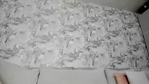 alysamillan online show from 01.18.25