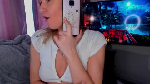 Snapshot of alyssensual chatting on 03.07.25 Alyssa  I will be online December 2 at 2000 UTC  online show from 03.07.25