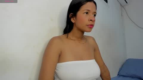 Snapshot of amaia_baez chatting on 07.14.26 AMAIA online show from 07.14.26