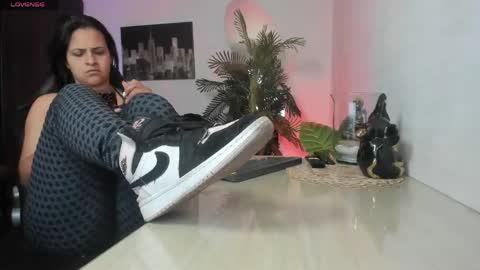 Snapshot of amaia_bushida chatting on 05.19.26 anny online show from 05.19.26