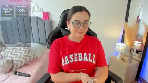 Hi Im AmaiaHelp me reach 100 likes online show from 04.07.26