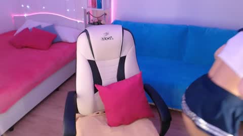 Snapshot of amala_lee chatting on 01.03.25 Alice online show from 01.03.25