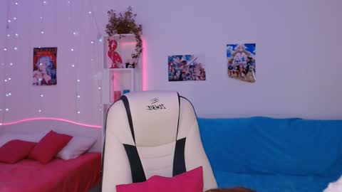 Snapshot of amala_lee chatting on 02.09.25 Alice online show from 02.09.25