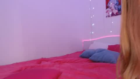 Snapshot of amala_lee chatting on 02.10.25 Alice online show from 02.10.25