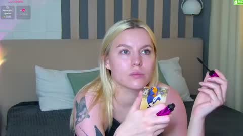 Snapshot of amaliabell chatting on 07.30.26 Amalia online show from 07.30.26