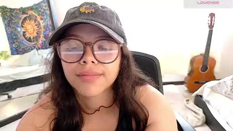 Snapshot of amand1_sweet chatting on 08.05.26 online show from 08.05.26