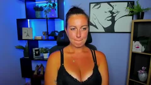 Snapshot of amanda_burn chatting on 07.30.26 Amanda online show from 07.30.26