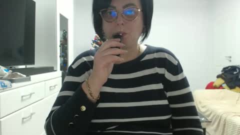 Snapshot of amanda_muller5 chatting on 12.16.25 Anda .. online show from 12.16.25